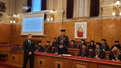Peter Černe ob prejetju nagrade (foto: Nebojša Tejić, STA).